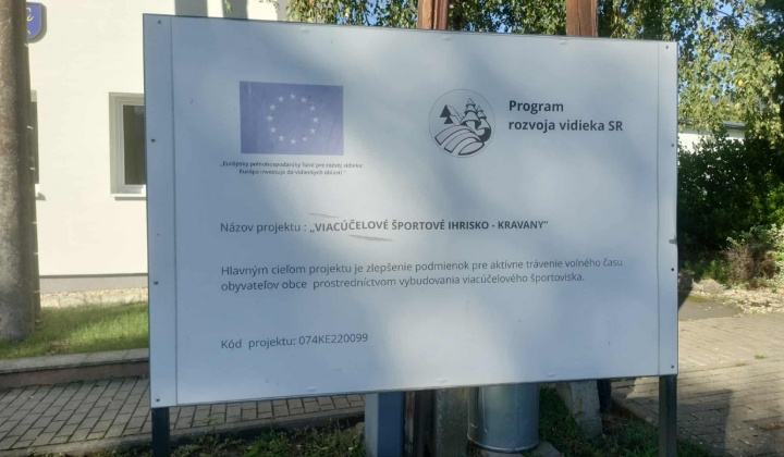 Projekty / Viacúčelové športové ihrisko - Kravany - foto